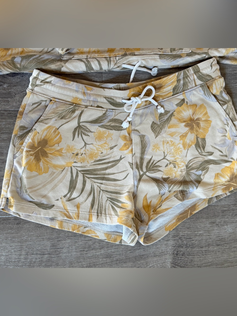 Old Navy Floral Hoodie & Shorts Matching Lounge Set 🌼 Size Medium - Picture 5 of 7